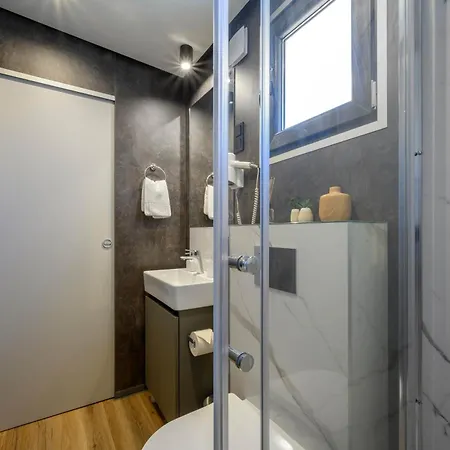 Aurora - Luxury Mobile House With Sundeck 빌라 *