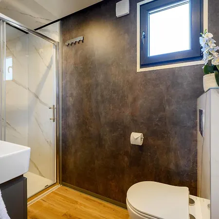 Aurora - Luxury Mobile House With Sundeck