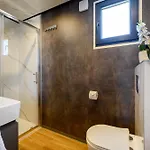 Aurora - Luxury Mobile House With Sundeck