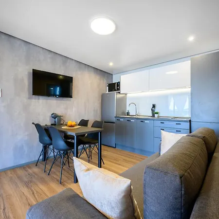 Aurora - Luxury Mobile House With Sundeck Villa