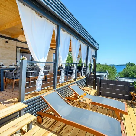 Aurora - Luxury Mobile House With Sundeck * Drage